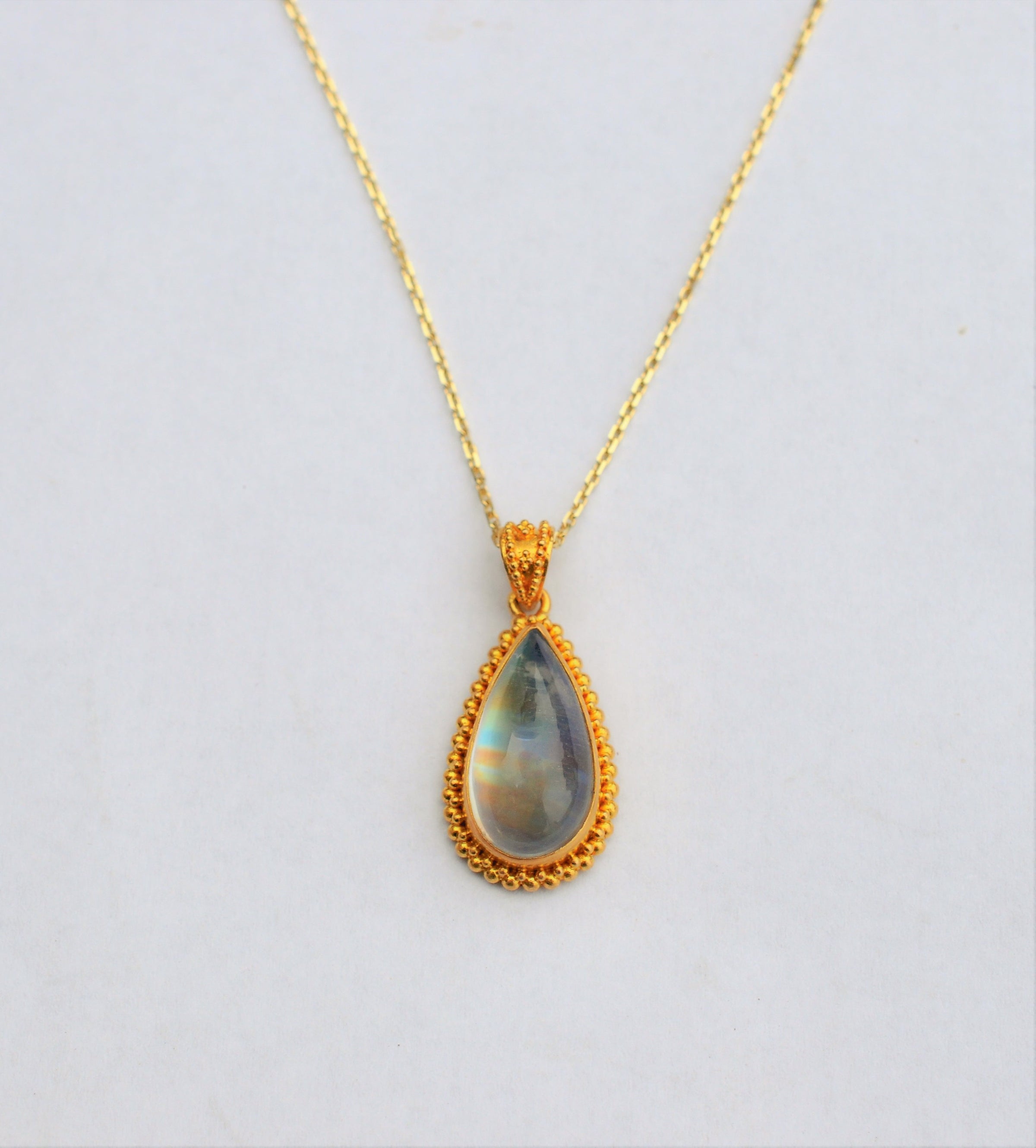 Yellow gold moonstone pendant online